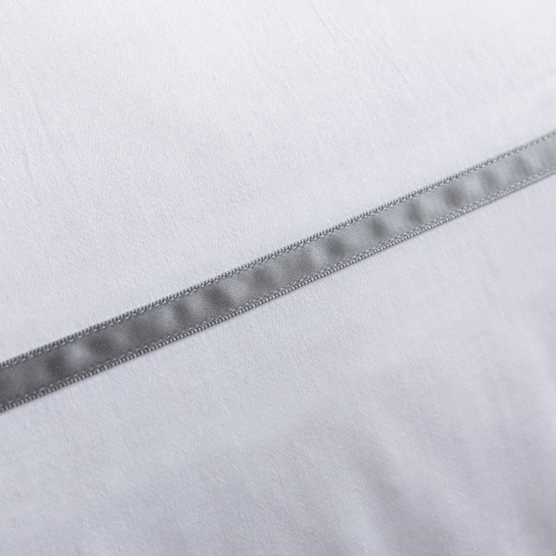 Комплект постельного белья для отелей из хлопкового сатина 60*40s с вышитым логотипом Комплект постельного белья для отелей из хлопкового сатина 60*40s с вышитым логотипом