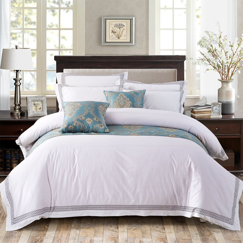 Белый комплект постельного белья для гостиничных спален из 100% хлопка 6080S с вышивкой 