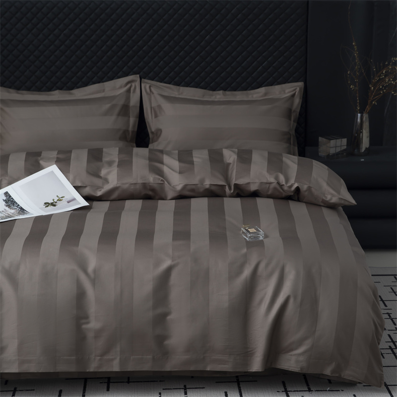Комплект постельного белья из хлопкового сатина 750TC с сатиновыми полосками шириной 7 см Комплект постельного белья из хлопкового сатина 750TC с сатиновыми полосками шириной 7 см