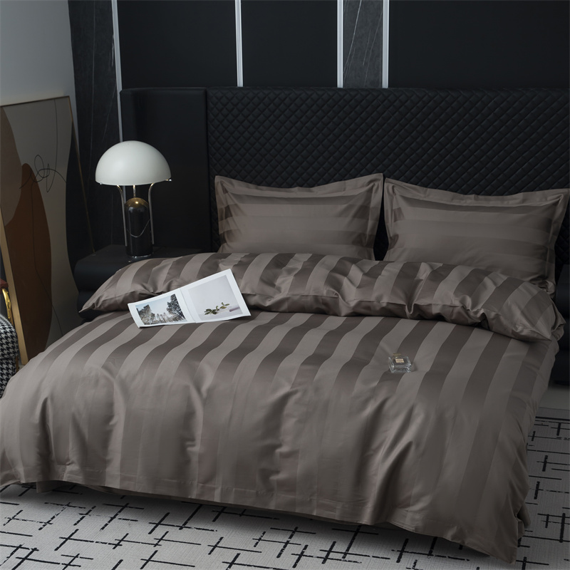 Комплект постельного белья из хлопкового сатина 750TC с сатиновыми полосками шириной 7 см Комплект постельного белья из хлопкового сатина 750TC с сатиновыми полосками шириной 7 см