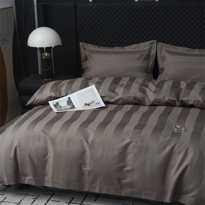 Комплект постельного белья из хлопкового сатина 750TC с сатиновыми полосками шириной 7 см Комплект постельного белья из хлопкового сатина 750TC с сатиновыми полосками шириной 7 см