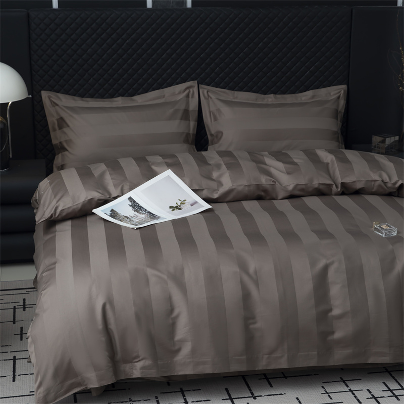 Комплект постельного белья из хлопкового сатина 750TC с сатиновыми полосками шириной 7 см Комплект постельного белья из хлопкового сатина 750TC с сатиновыми полосками шириной 7 см