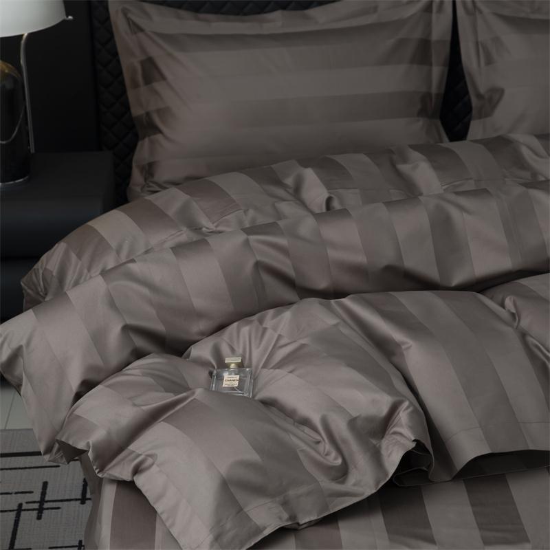 Комплект постельного белья из хлопкового сатина 750TC с сатиновыми полосками шириной 7 см Комплект постельного белья из хлопкового сатина 750TC с сатиновыми полосками шириной 7 см