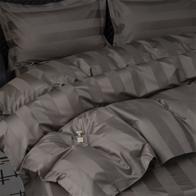 Комплект постельного белья из хлопкового сатина 750TC с сатиновыми полосками шириной 7 см Комплект постельного белья из хлопкового сатина 750TC с сатиновыми полосками шириной 7 см