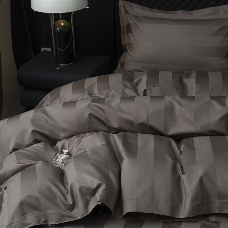 Комплект постельного белья из хлопкового сатина 750TC с сатиновыми полосками шириной 7 см Комплект постельного белья из хлопкового сатина 750TC с сатиновыми полосками шириной 7 см