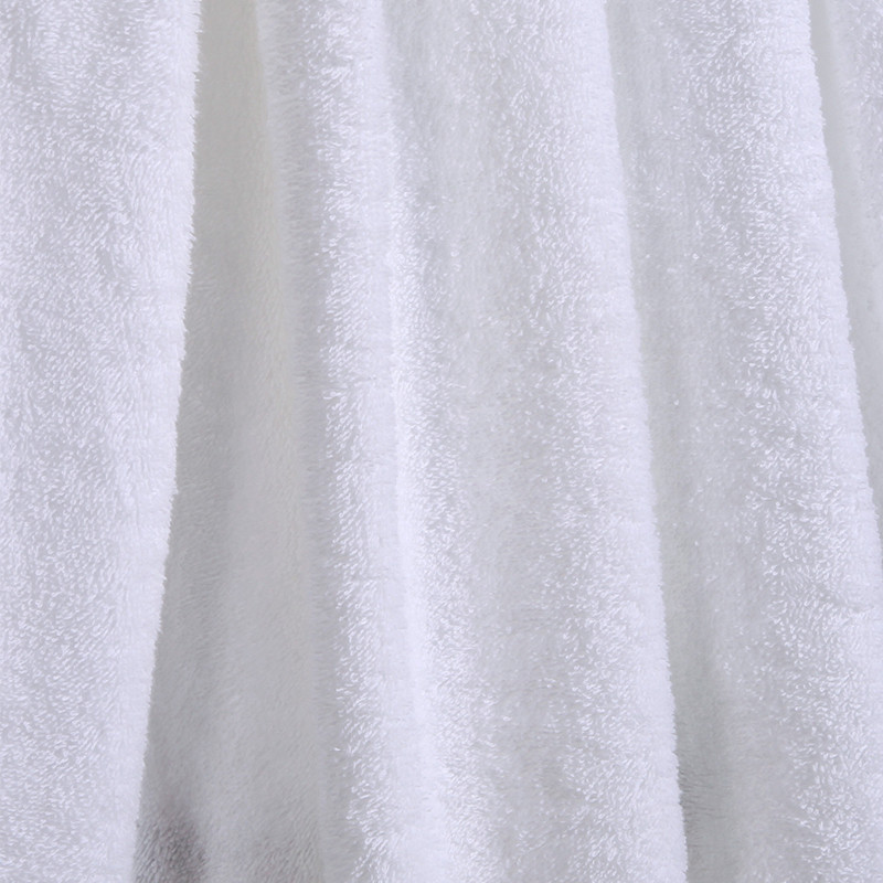 Набор полотенец белого цвета с каймой Dobby и серебряной нитью Набор полотенец белого цвета с каймой Dobby и серебряной нитью