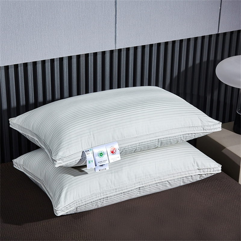 Подушка из утиного пуха с трехслойным наполнением, с полосками из сатина